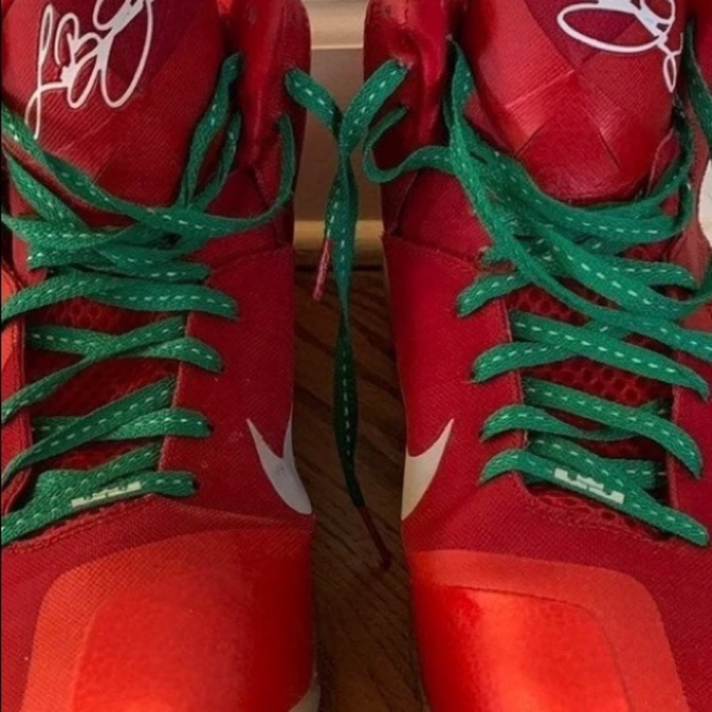 Lebron James Nike Extra Strings Red And Green - image 1